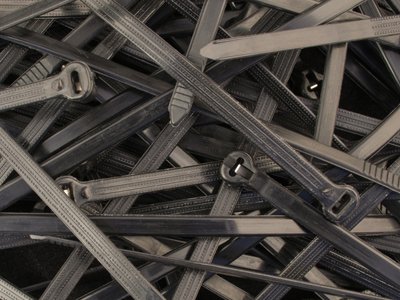 0000343 4x150mm black nylon stainless steel barb inlay cable tie 100 pack